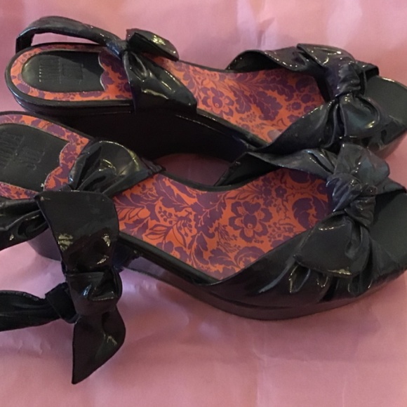 Anna Sui Purple Patent Leather Strap Wedge Sandals - Picture 5 of 5
